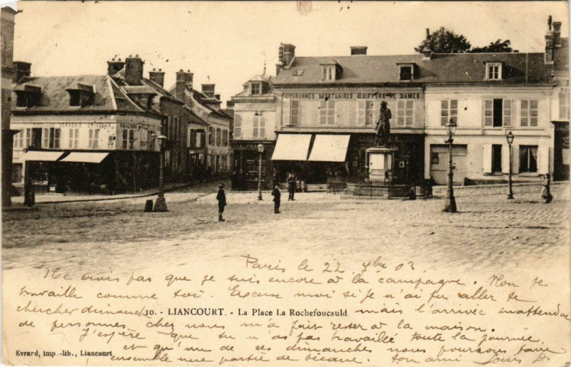 Carte postale ancienne Liancourt La Place La Rochefoucauld à Liancourt