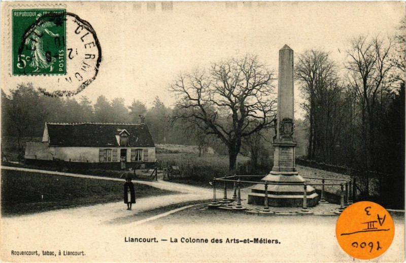 Carte postale ancienne Liancourt La Colonne des Arts-et-Metiers à Liancourt