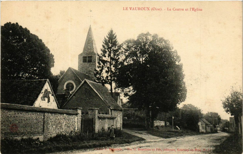 Carte postale ancienne Le Vauroux Le Centre et l'Eglise au Vauroux