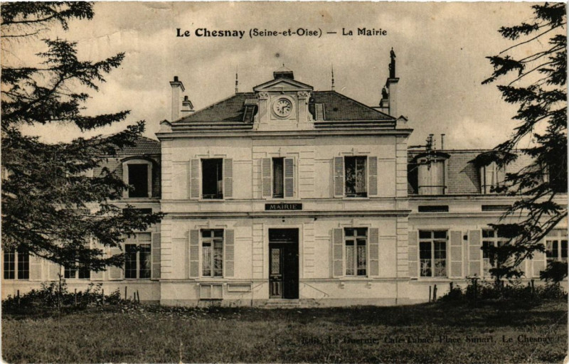 Carte postale ancienne Le Chesnay La Mairie