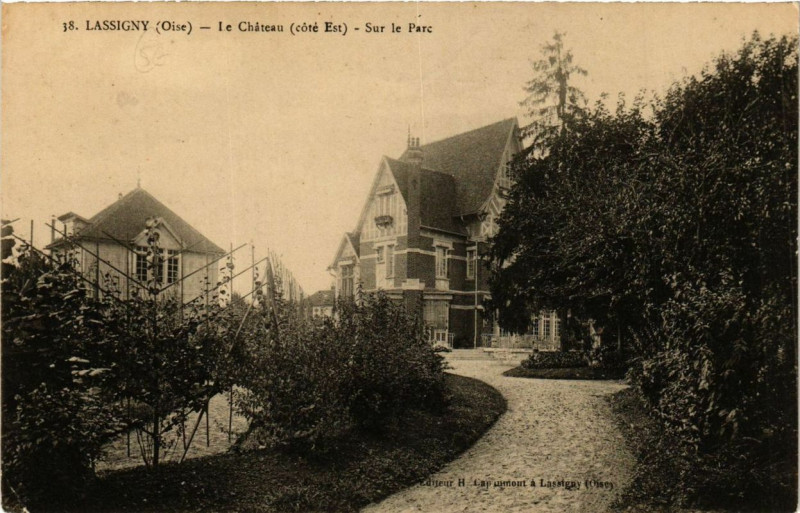 Carte postale ancienne Lassigny Le Chateau cote est - Sur le Parc à Lassigny