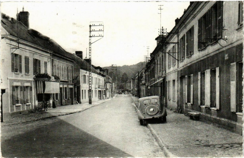 Carte postale ancienne Laigneville Rue de la Republique à Laigneville