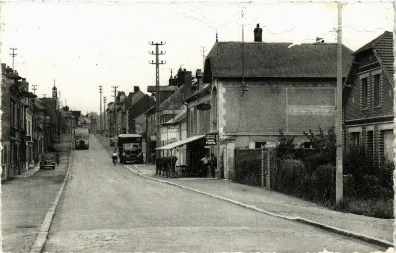 Carte postale ancienne Laigneville Rue de la Republique à Laigneville