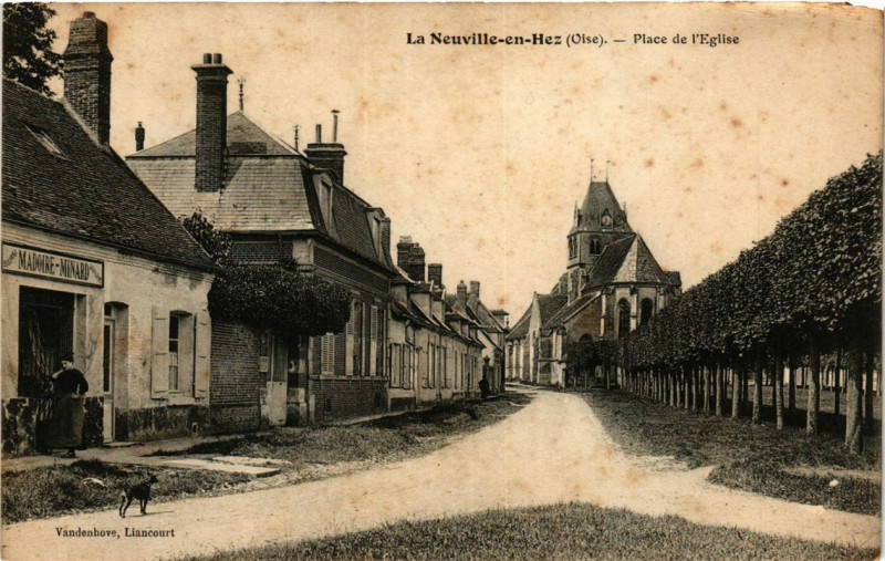 Carte postale ancienne La Neuville-en-Hez Place de l'Eglise à La Neuville-en-Hez