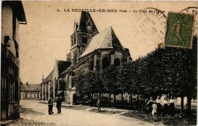 Carte postale ancienne La Neuville-en-Hez La Place de l Eglise à La Neuville-en-Hez