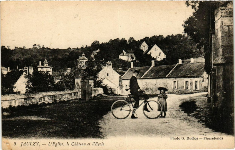 Carte postale ancienne Jaulzy Eglise le Chateau et l'Ecole à Jaulzy
