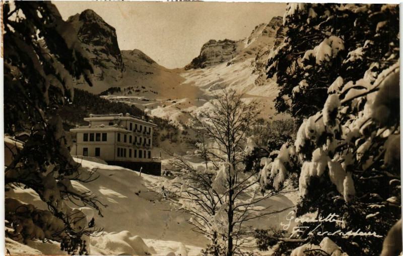 Carte postale ancienne Hotel dans les Montagnes en hiver