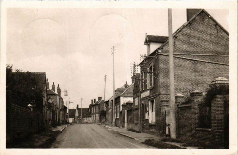 Carte postale ancienne Haudivilliers La Rue de la Poste