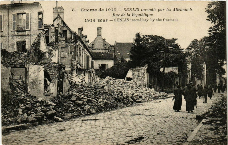 Carte postale ancienne Guerre de 1914 Senlis Rue de la Republique à Senlis
