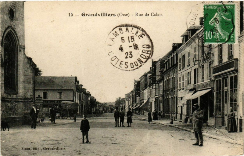 Carte postale ancienne Grandvilliers Rue de Calais à Grandvilliers
