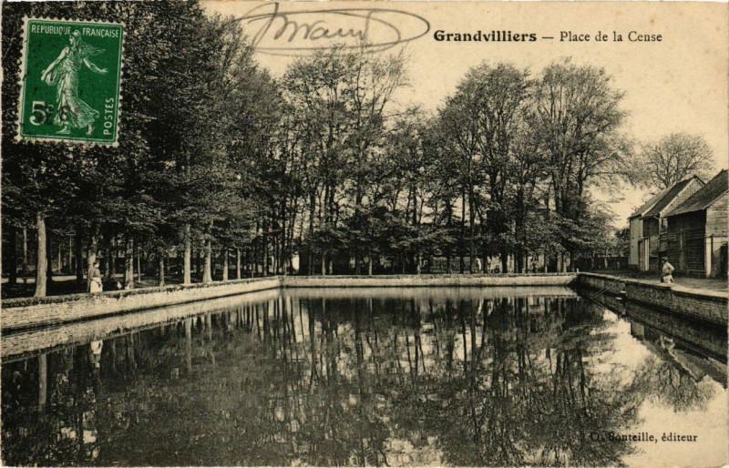 Carte postale ancienne Grandvilliers Place de la Cense à Grandvilliers