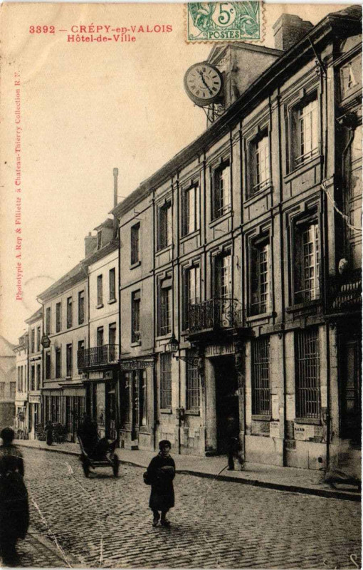 Carte postale ancienne Crepy-en-Valois Hotel de Ville à Crépy-en-Valois