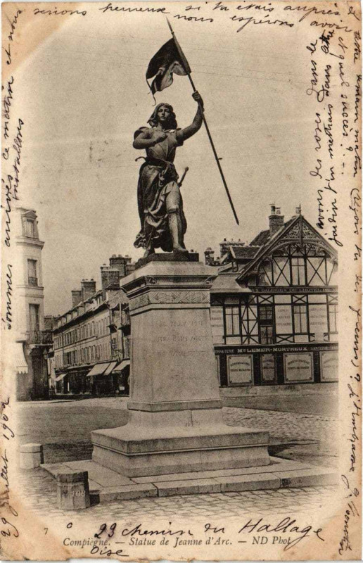 Carte postale ancienne Compiegne Statue de Jeanne d'Arc à Compiègne