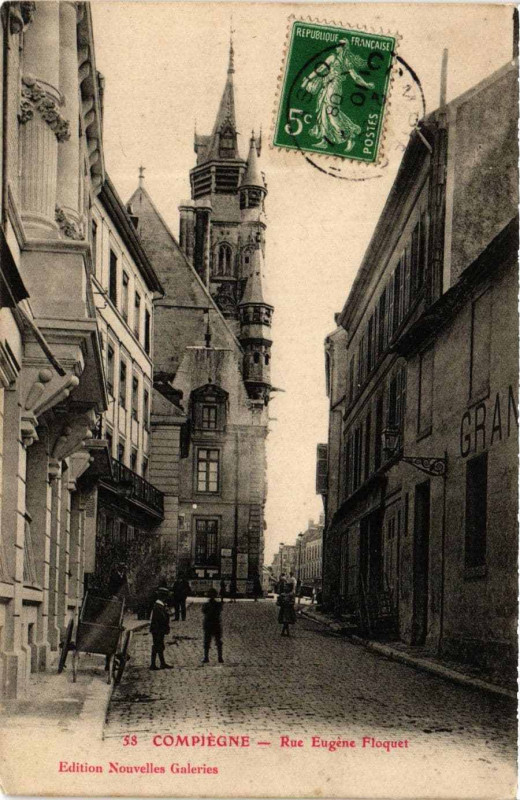 Carte postale ancienne Compiegne Rue Eugene Floquet à Compiègne