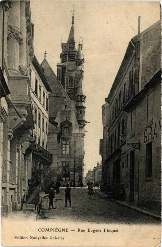 Carte postale ancienne Compiegne Rue Eugene Floquet à Compiègne