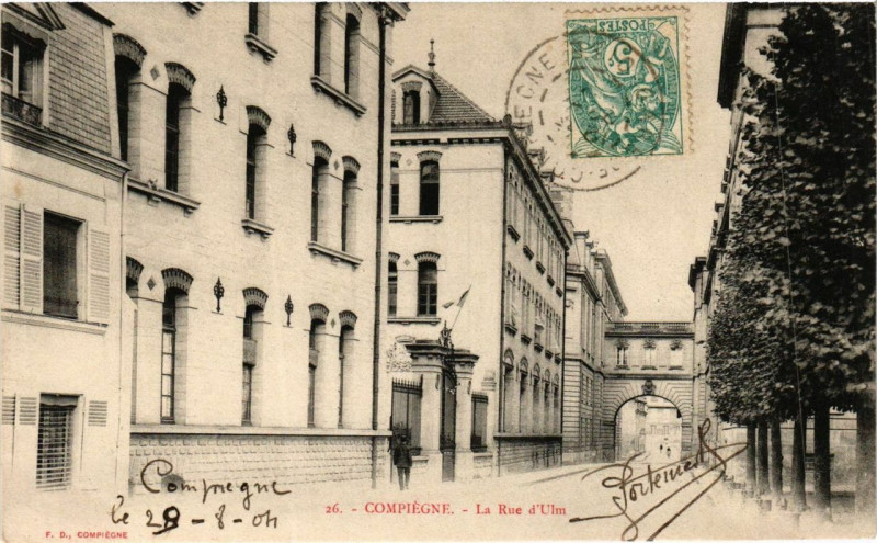 Carte postale ancienne Compiegne La Rue d'Ulm à Compiègne