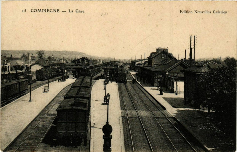 Carte postale ancienne Compiegne la gare à Compiègne