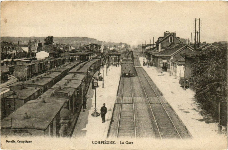 Carte postale ancienne Compiegne la gare à Compiègne