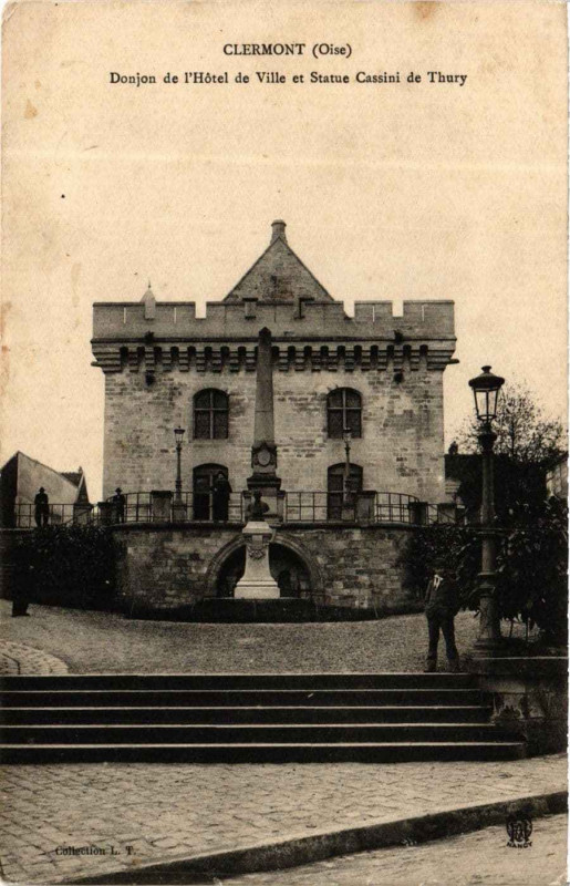 Carte postale ancienne Clermont Donjon de l'Hotel de Ville et Statue Cassini de Thury à Clermont