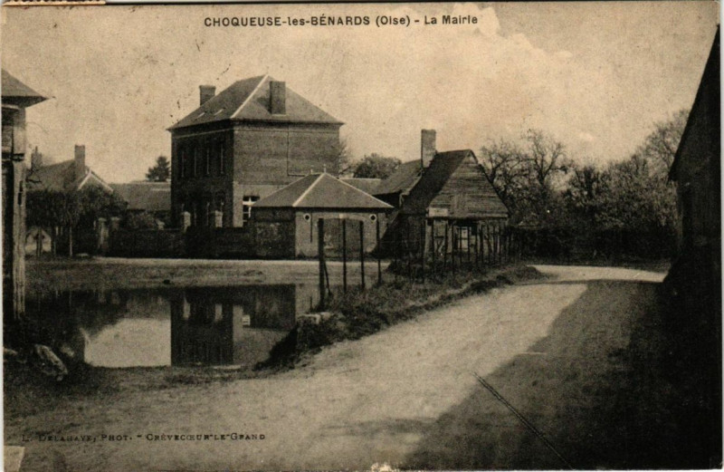 Carte postale ancienne Choqueuse-les-Benards La Mairie à Choqueuse-les-Bénards