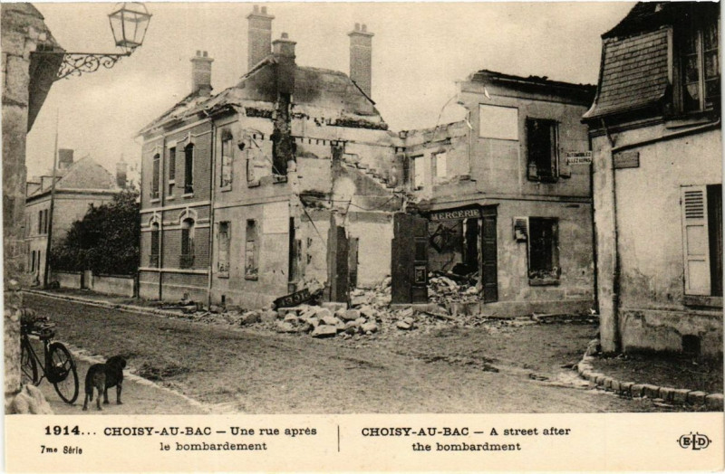 Carte postale ancienne Choisy-au-Bac Une rue apres le bombardement à Choisy-au-Bac