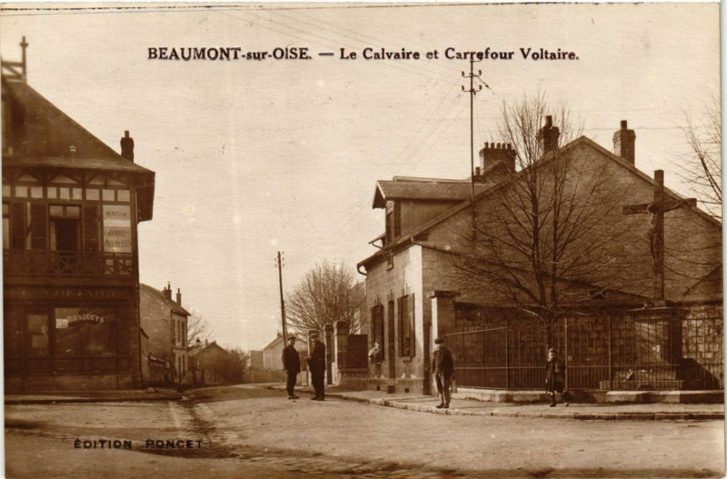 Carte postale ancienne Beaumont-sur-Oise Le Calvaire et Carrefour Voltaire