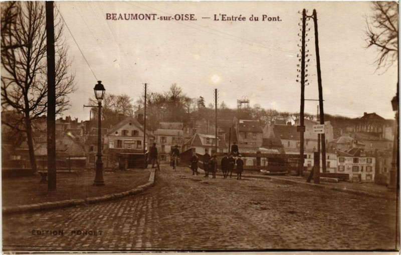 Carte postale ancienne Beaumont-sur-Oise L'Entrée du Pont
