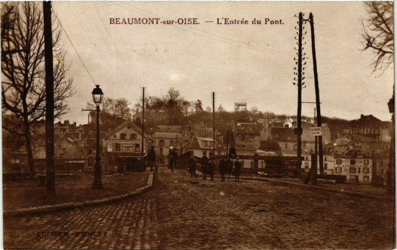Carte postale ancienne Beaumont-sur-Oise L'Entrée du Pont