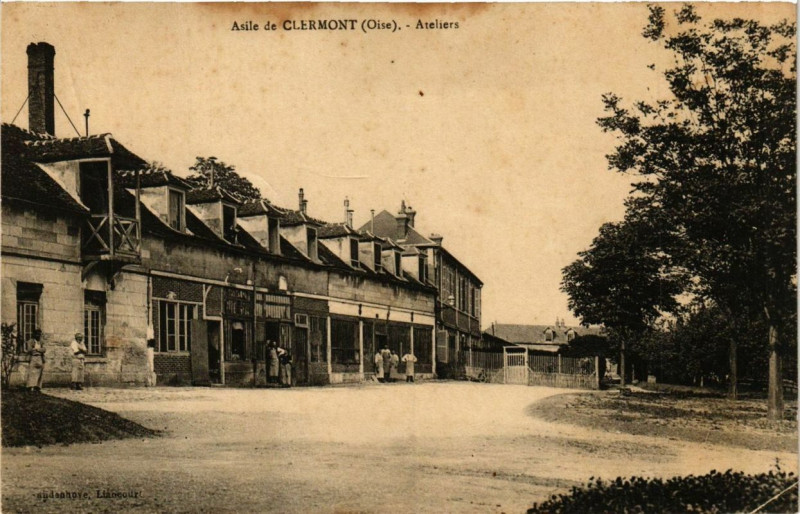 Carte postale ancienne Asile de Clermont Ateliers à Clermont