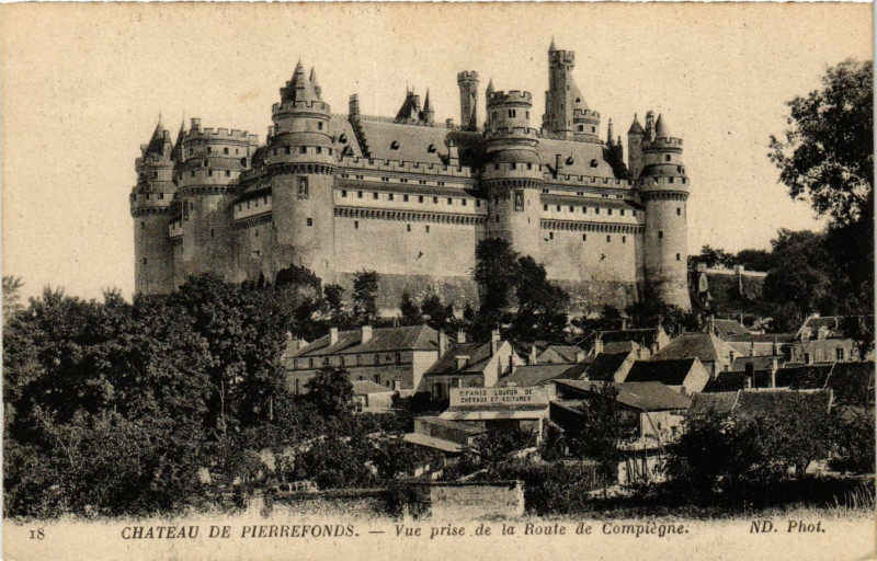 Carte postale ancienne Chateau de Pierrefonds - Vue prise de la Route de Compiegne à Pierrefonds