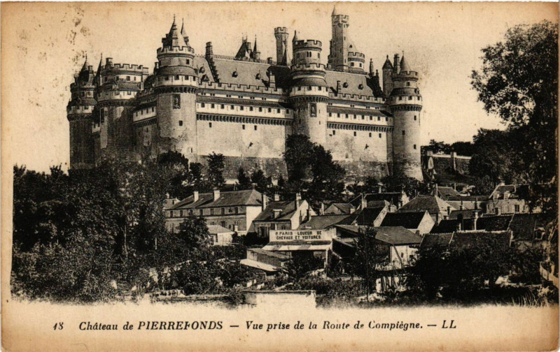 Carte postale ancienne Chateau de Pierrefonds - Vue prise de la Route de Compiegne à Pierrefonds