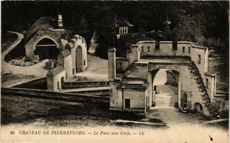 Carte postale ancienne Chateau de Pierrefonds - Le Parc aux CERFs à Pierrefonds