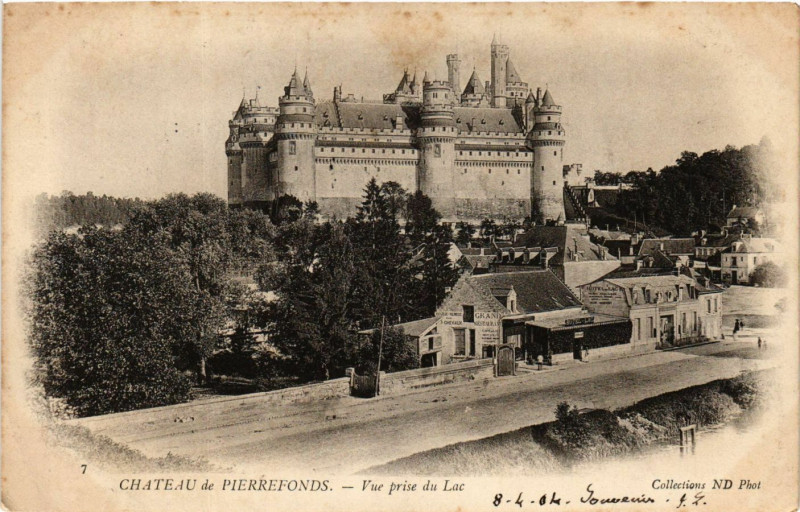 Carte postale ancienne Chateau de Pierrefonds - Vue prise du Lac à Pierrefonds