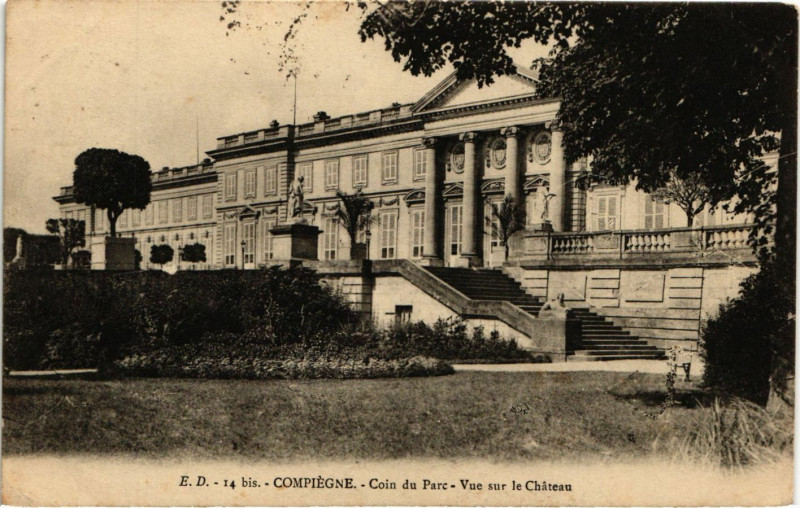 Carte postale ancienne Compiegne - Coin du Parc - Vue sur le Chateau à Compiègne