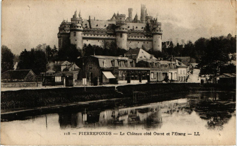 Carte postale ancienne Pierrefonds - Le Chateau cote Ouest et l'Etang à Pierrefonds