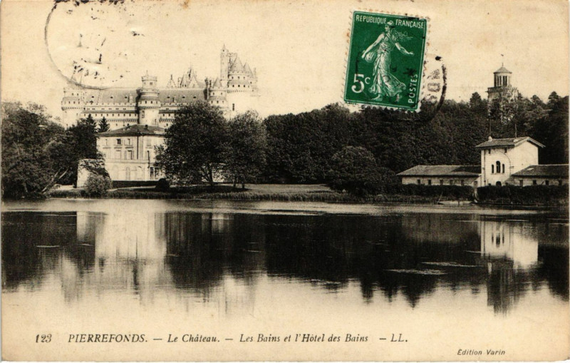 Carte postale ancienne Le Château. - Les Bains et l'Hôtel des Bains à Pierrefonds