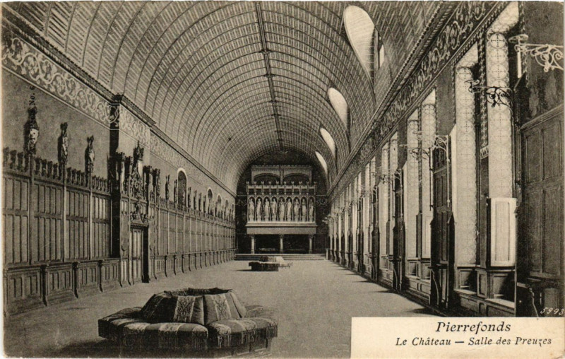 Carte postale ancienne Pierrefonds - Le Chateau - Salle des Preuzes à Pierrefonds