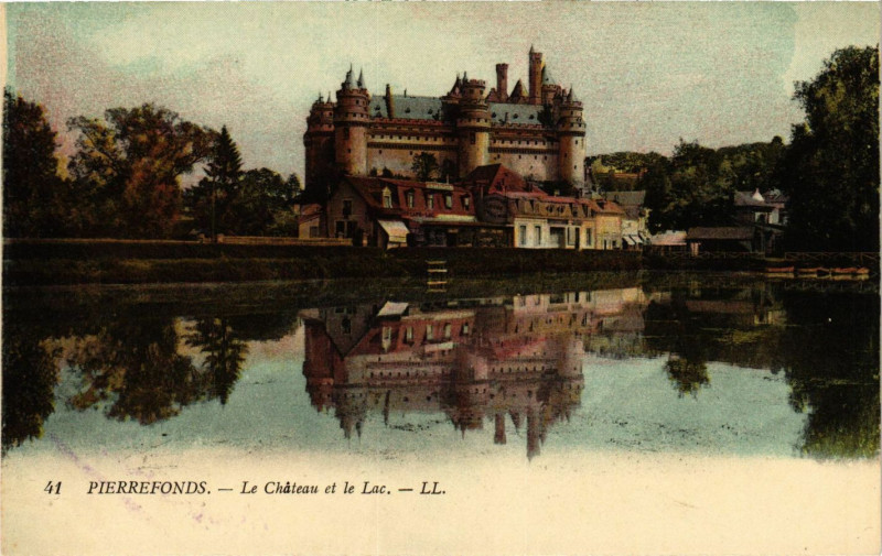 Carte postale ancienne Pierrefonds - Le Chateau et le Lac à Pierrefonds
