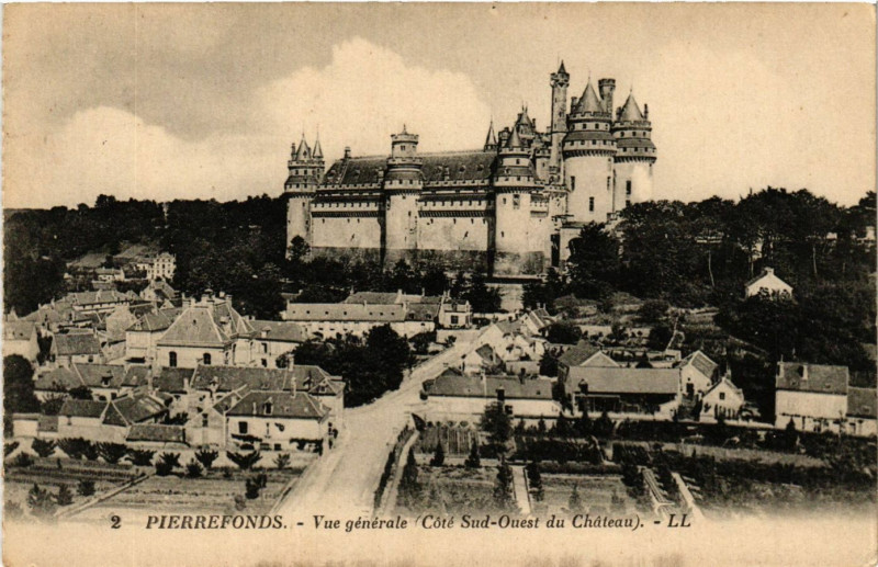 Carte postale ancienne Pierrefonds - Vue générale Cote Sud-Ouest du Chateau à Pierrefonds