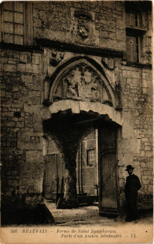 Carte postale ancienne Beauvais - Ferme de Saint-Symphorien Porte d'un Ancien Seminaire à Beauvais