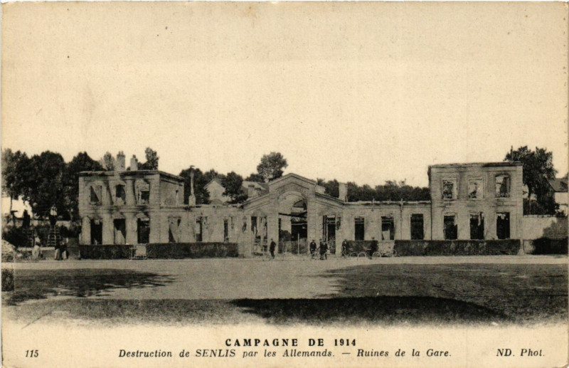 Carte postale ancienne Campagne de 1914 Destruction de Senlis par les Allemands Ruines à Campagne