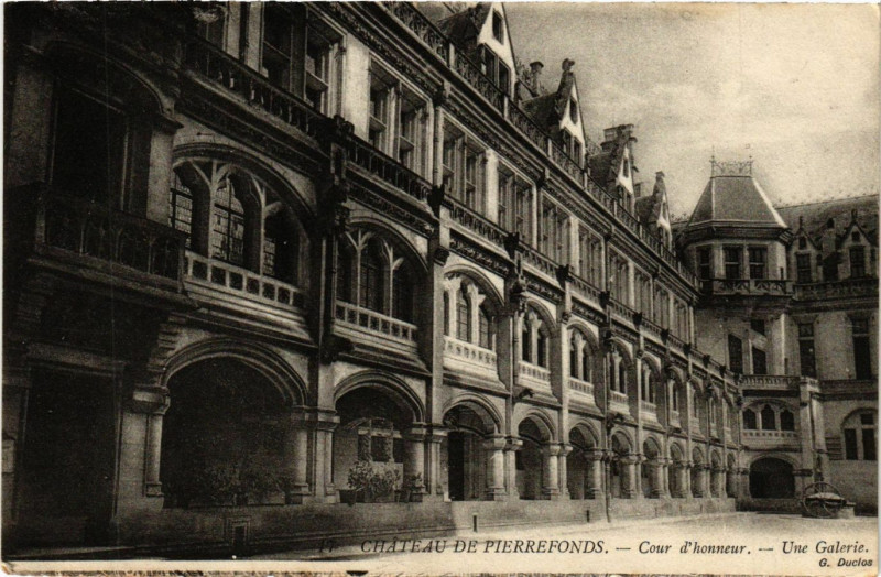 Carte postale ancienne Chateau de Pierrefonds - Cour d'Honneur - Une Galerie à Pierrefonds