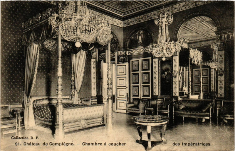 Carte postale ancienne Chateau de Compiegne - Chambre a coucher des Imperatrices à Compiègne
