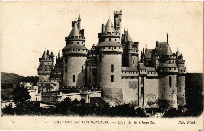 Carte postale ancienne Chateau de Pierrefonds - Cote de la Chapelle à Pierrefonds