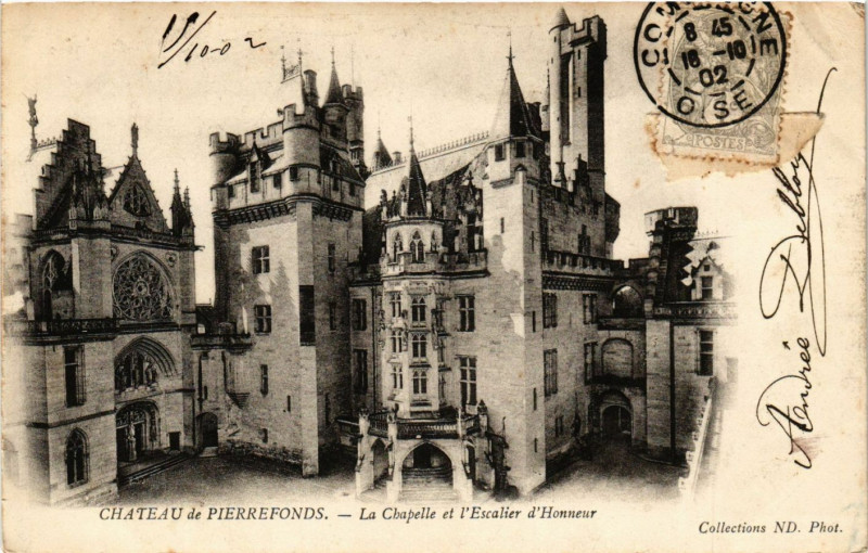 Carte postale ancienne Chateau de Pierrefonds - La Chapelle et l'Escalier d'Honneur à Pierrefonds