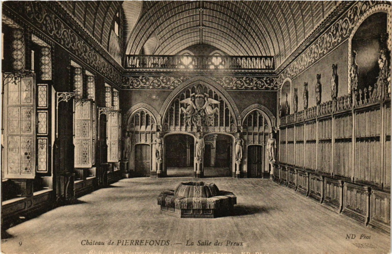 Carte postale ancienne Chateau de Pierrefonds - La Salle des Peux à Pierrefonds