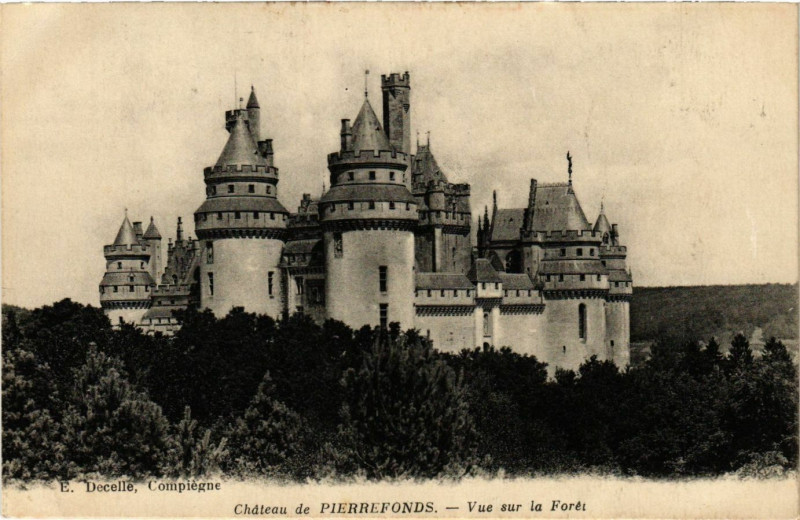 Carte postale ancienne Chateau de Pierrefonds - Vue sur le Foret à Pierrefonds