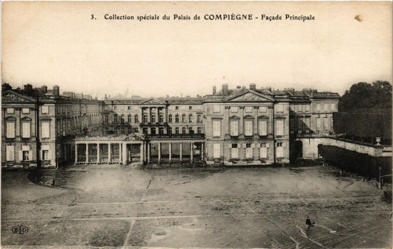 Carte postale ancienne Coll. speciale du Palais de Compiegne - Facade Principale à Compiègne