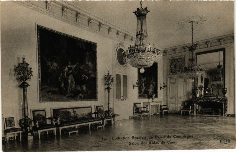 Carte postale ancienne Coll. Speciale du Palais de Compiegne-Salon des Aides de Camp