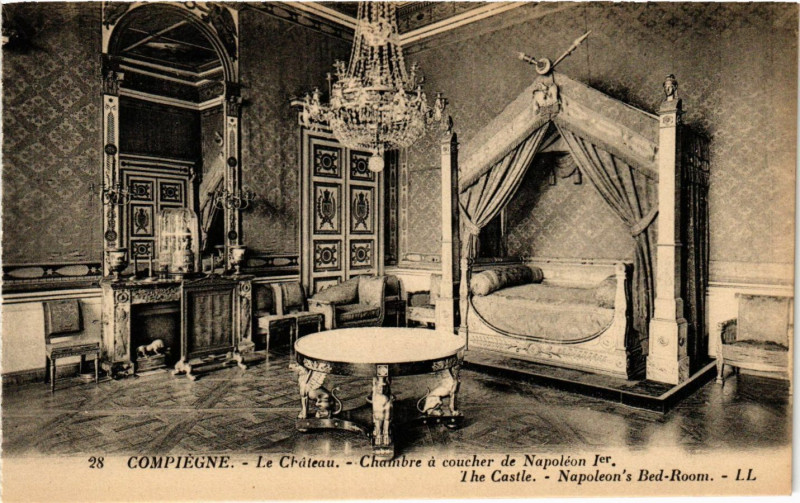 Carte postale ancienne Compiegne - Le Chateau - Chambre a coucher de Napoleon Ier à Compiègne
